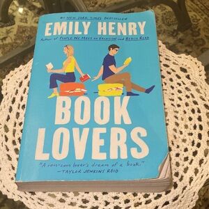 Emily Henry 'Book Lovers' Paperback